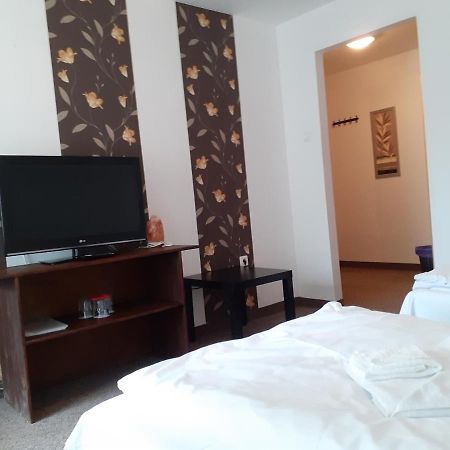 Tavi Panzio Es Etterem Bed and Breakfast Veresegyház Εξωτερικό φωτογραφία