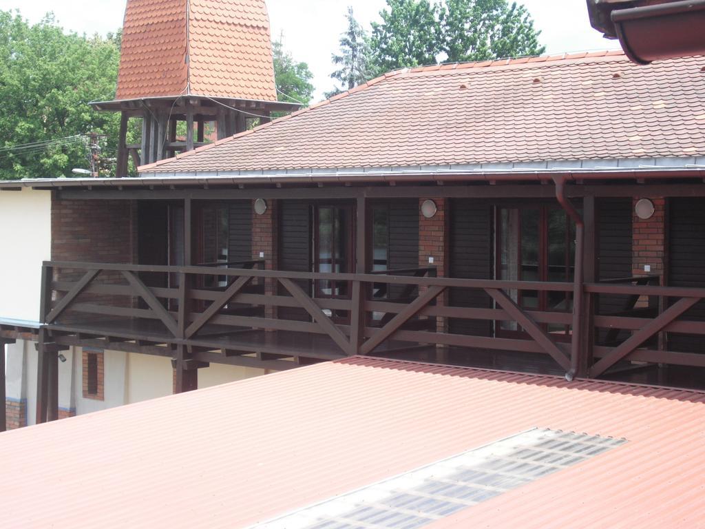 Tavi Panzio Es Etterem Bed and Breakfast Veresegyház Δωμάτιο φωτογραφία
