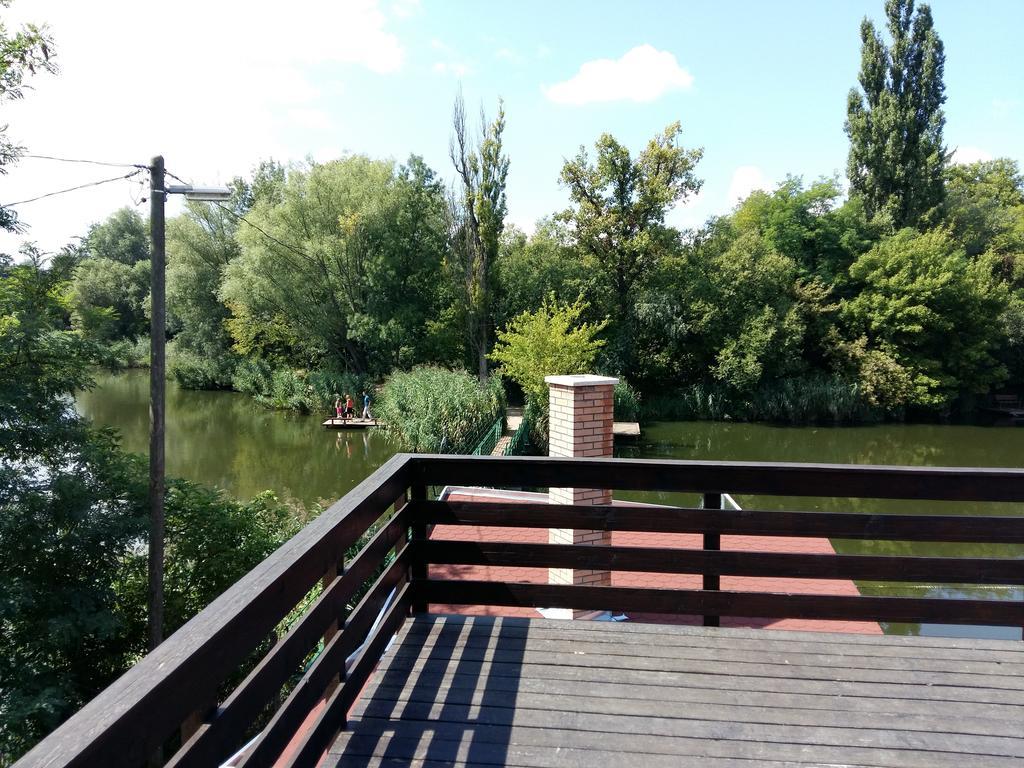 Tavi Panzio Es Etterem Bed and Breakfast Veresegyház Εξωτερικό φωτογραφία