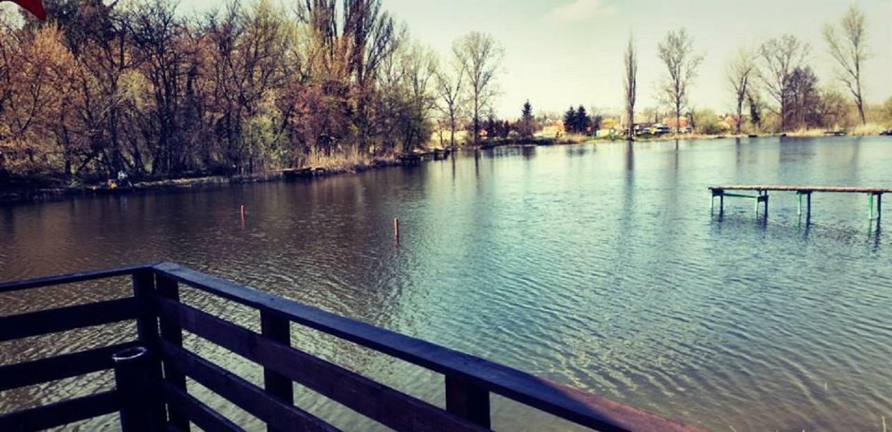 Tavi Panzio Es Etterem Bed and Breakfast Veresegyház Εξωτερικό φωτογραφία