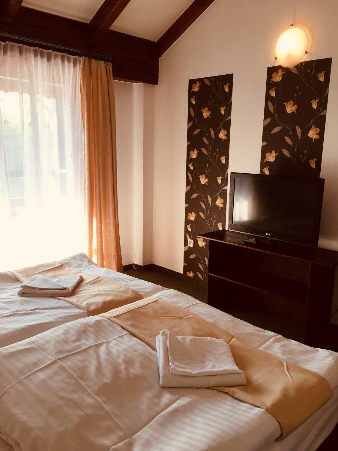 Tavi Panzio Es Etterem Bed and Breakfast Veresegyház Εξωτερικό φωτογραφία