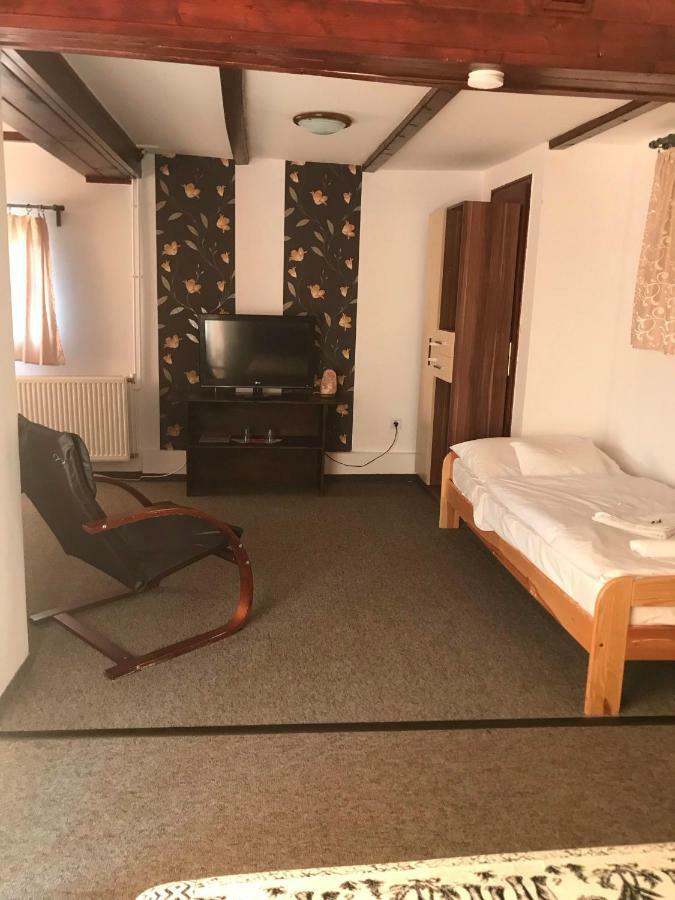 Tavi Panzio Es Etterem Bed and Breakfast Veresegyház Εξωτερικό φωτογραφία