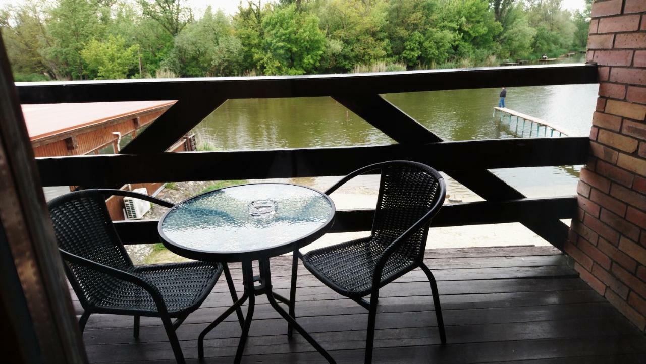 Tavi Panzio Es Etterem Bed and Breakfast Veresegyház Εξωτερικό φωτογραφία