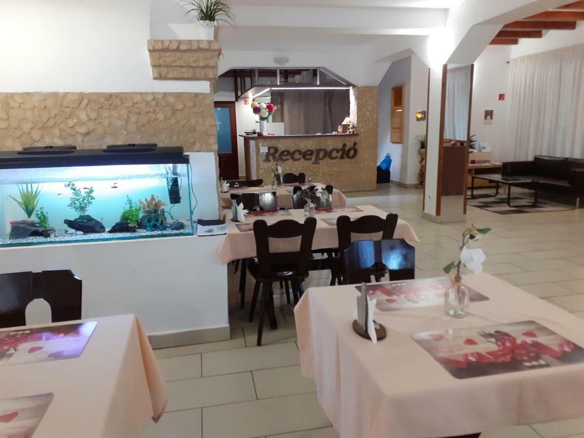 Tavi Panzio Es Etterem Bed and Breakfast Veresegyház Εξωτερικό φωτογραφία
