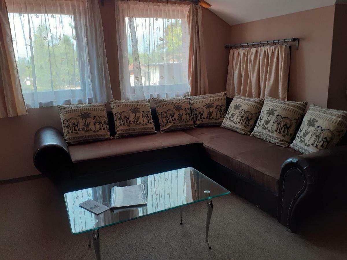 Tavi Panzio Es Etterem Bed and Breakfast Veresegyház Εξωτερικό φωτογραφία