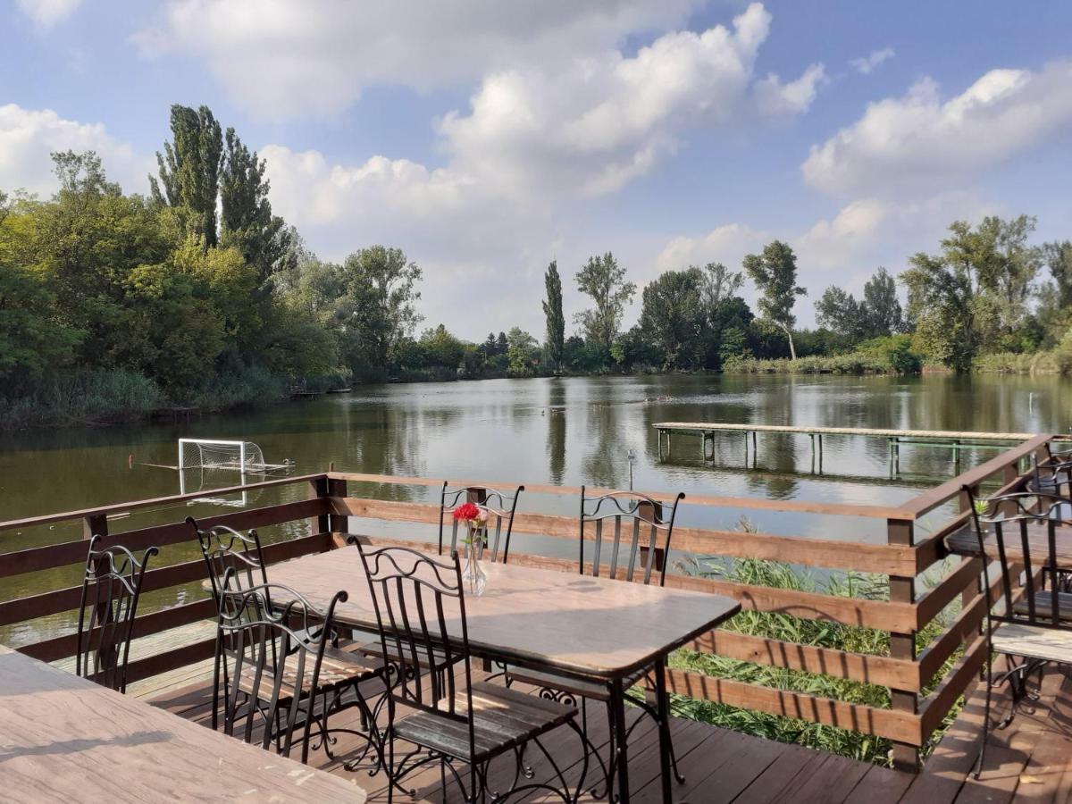 Tavi Panzio Es Etterem Bed and Breakfast Veresegyház Εξωτερικό φωτογραφία