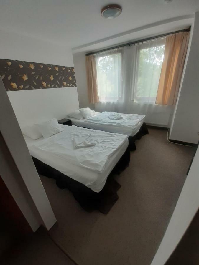 Tavi Panzio Es Etterem Bed and Breakfast Veresegyház Εξωτερικό φωτογραφία
