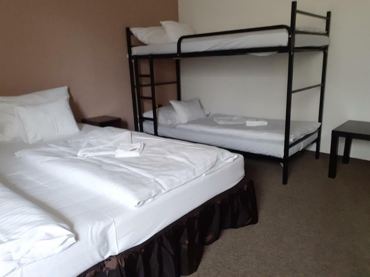 Tavi Panzio Es Etterem Bed and Breakfast Veresegyház Εξωτερικό φωτογραφία