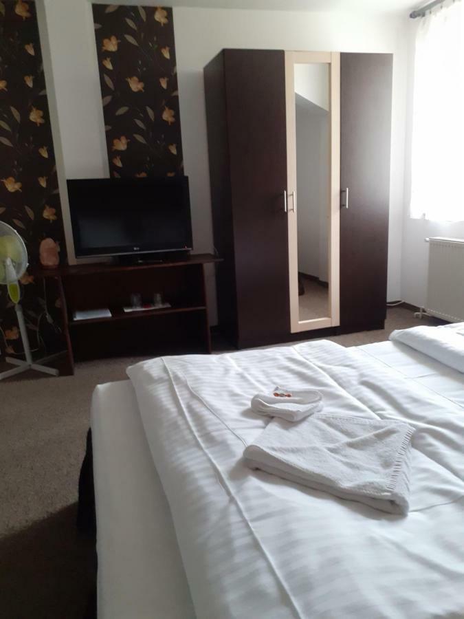 Tavi Panzio Es Etterem Bed and Breakfast Veresegyház Εξωτερικό φωτογραφία