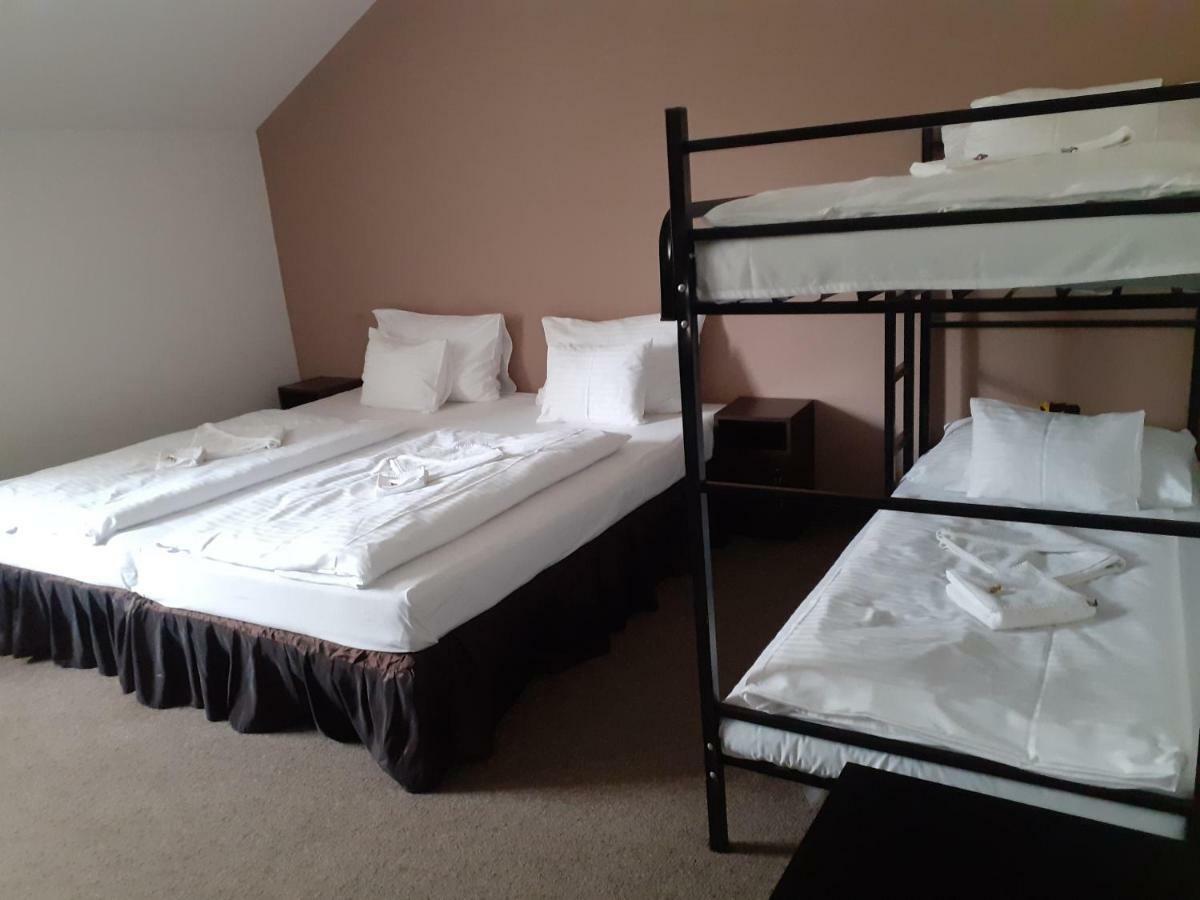Tavi Panzio Es Etterem Bed and Breakfast Veresegyház Εξωτερικό φωτογραφία
