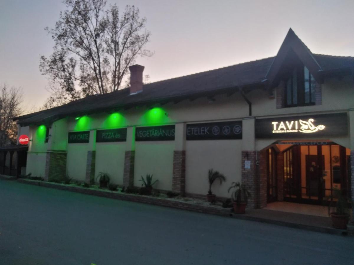 Tavi Panzio Es Etterem Bed and Breakfast Veresegyház Εξωτερικό φωτογραφία