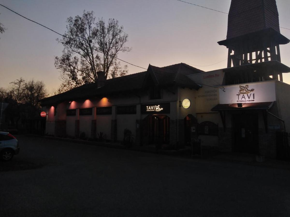 Tavi Panzio Es Etterem Bed and Breakfast Veresegyház Εξωτερικό φωτογραφία