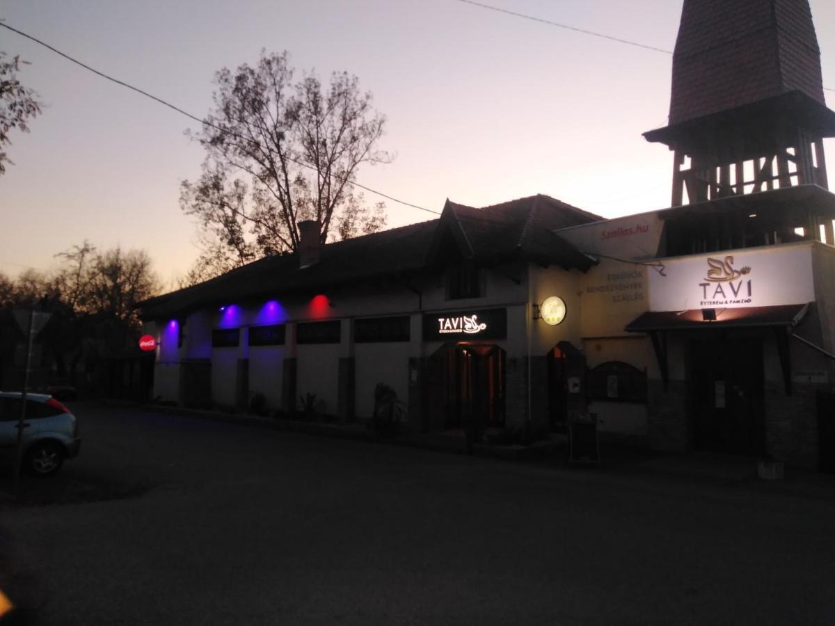 Tavi Panzio Es Etterem Bed and Breakfast Veresegyház Εξωτερικό φωτογραφία