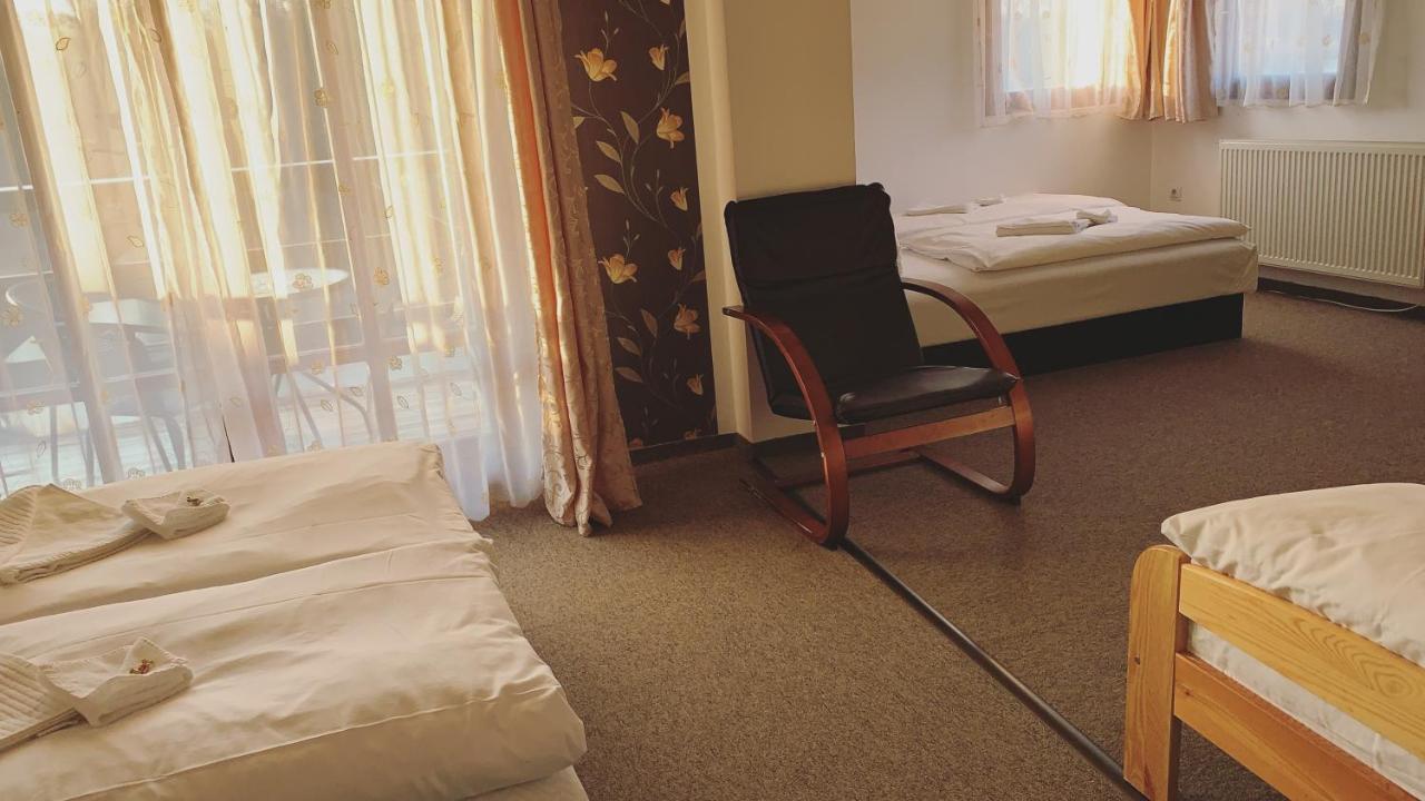 Tavi Panzio Es Etterem Bed and Breakfast Veresegyház Εξωτερικό φωτογραφία